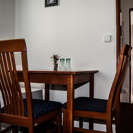 Restaurace A Penzion Garnet Ołomuniec Zewnętrze zdjęcie