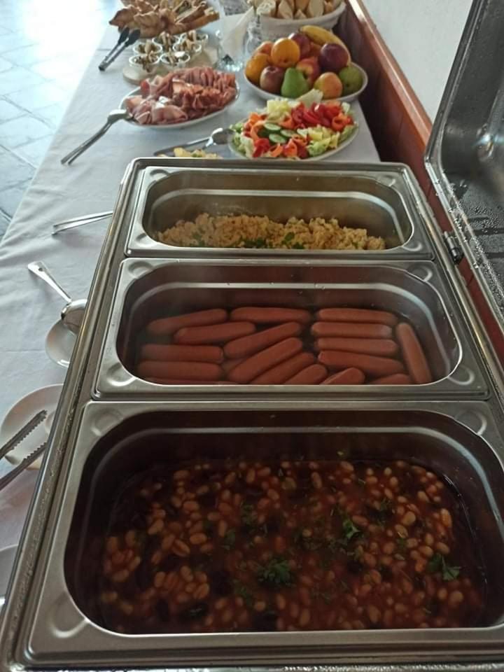Restaurace A Penzion Garnet Ołomuniec Zewnętrze zdjęcie