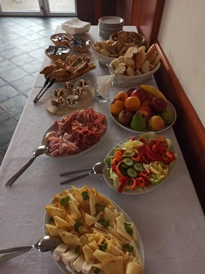 Restaurace A Penzion Garnet Ołomuniec Zewnętrze zdjęcie
