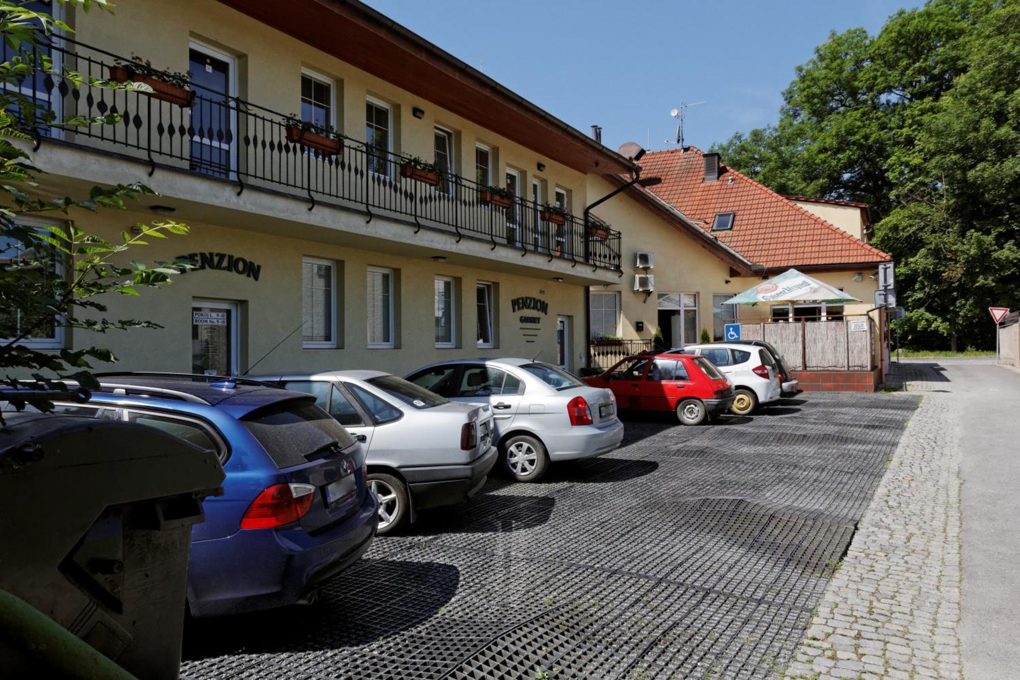 Restaurace A Penzion Garnet Ołomuniec Zewnętrze zdjęcie