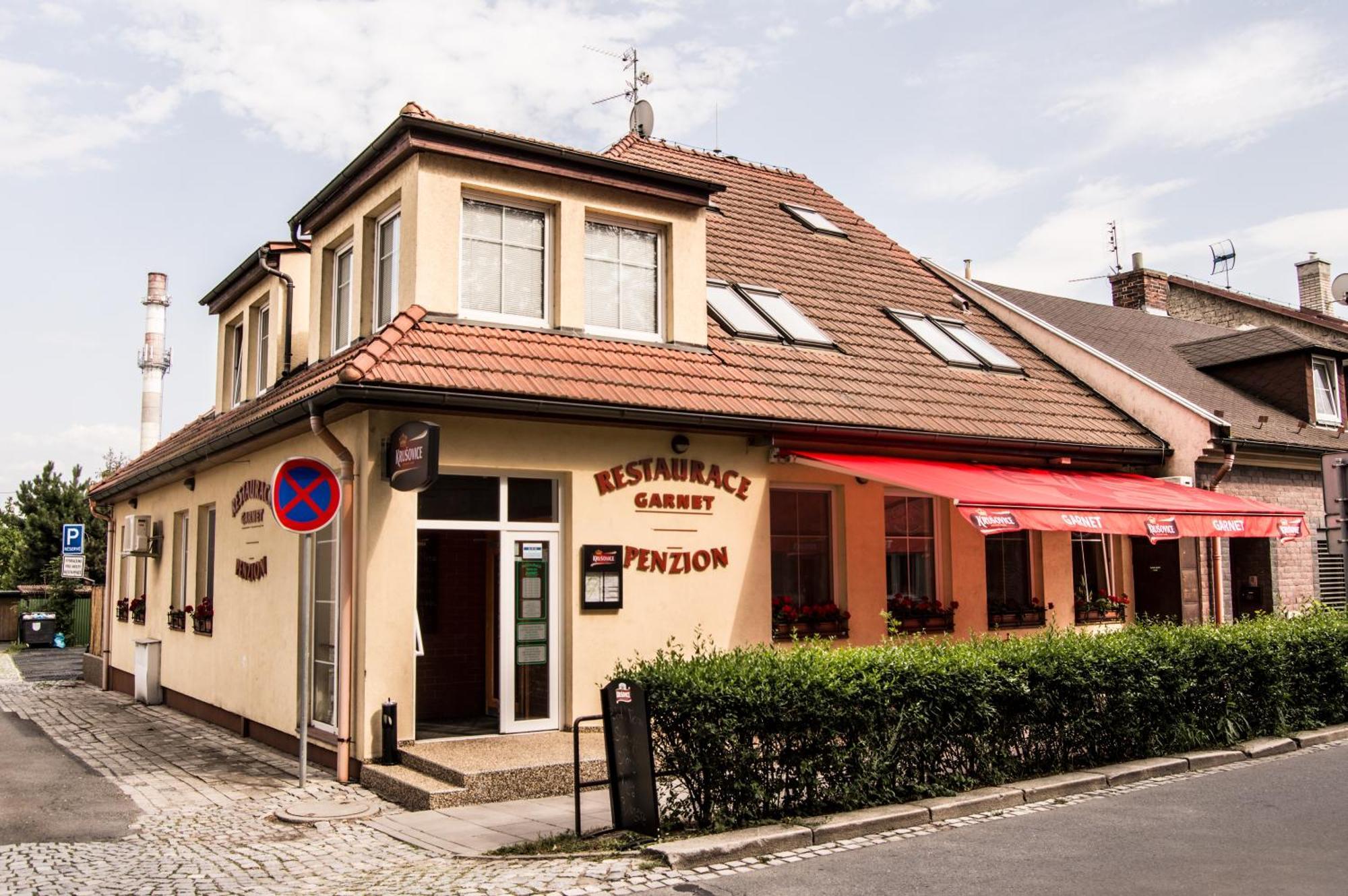 Restaurace A Penzion Garnet Ołomuniec Zewnętrze zdjęcie
